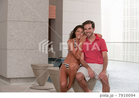 Young couple on holiday Young couple on holiday 7910094