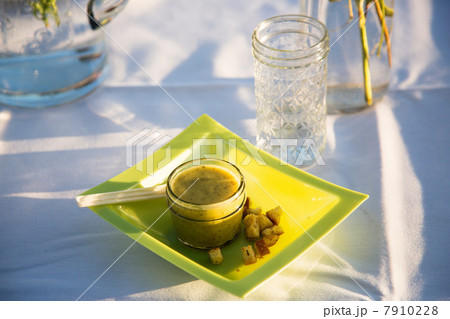 Bowl of sauce with croutons 7910228