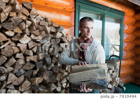 Man holding logs, portrait 7910494