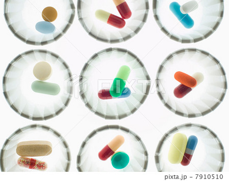 Pills in dispenser cups 7910510