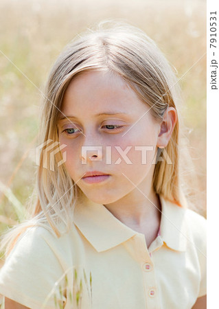 Blonde girl, portrait 7910531