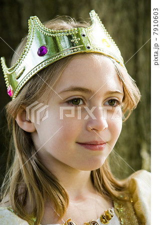 Girl wearing crown dressed up as queen 7910603