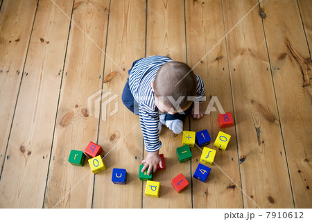 Baby boy playing with building blocks 7910612