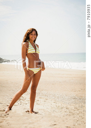 Woman in bikini walking on beach Woman in bikini walking on beach 7910935