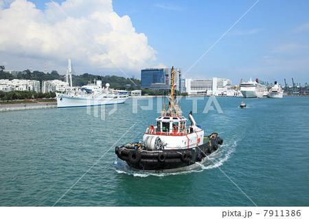 Boat on sea, singapore Boat on sea, singapore 7911386