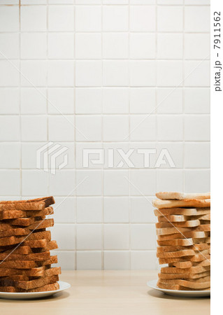 Stack of toast 7911562
