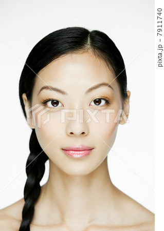 Portrait of a young chinese woman 7911740