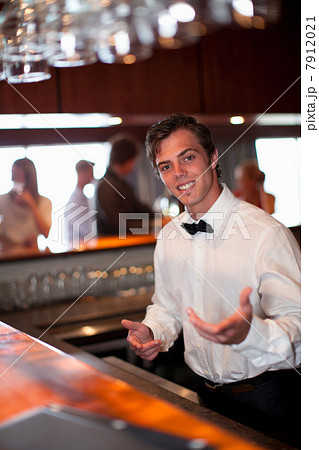Waiter taking order at restaurant bar 7912021