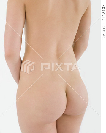 Nude young woman, rear view 7912107