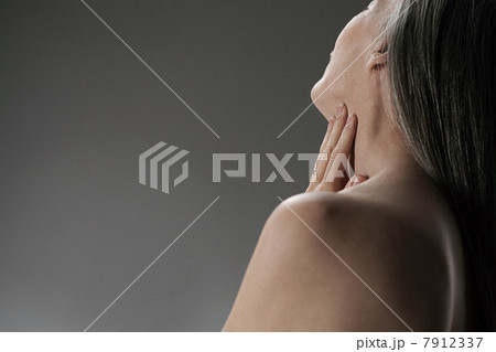 Topless senior woman, rear view 7912337