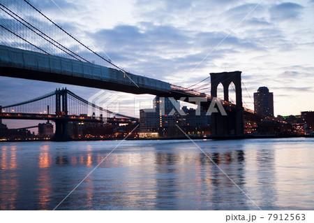 Brooklyn bridge and Manhattan bridge, New York City, USA Brooklyn bridge and Manhattan bridge, New York City, USA 7912563