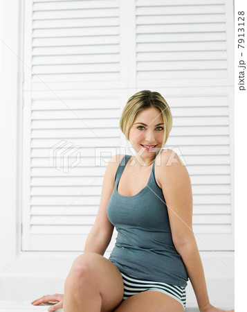 Young woman in bathroom with louvered door 7913128