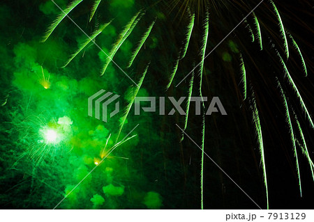 Fireworks exploding in night sky 7913129