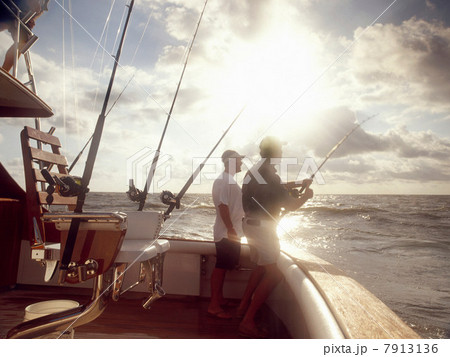 Men fishing from sport fishing boat 7913136
