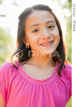 Girl smiling, portrait 7913155