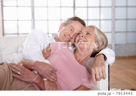 Older couple relaxing on sofa 7913443