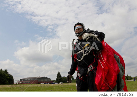Skydiver with parachute 7913558