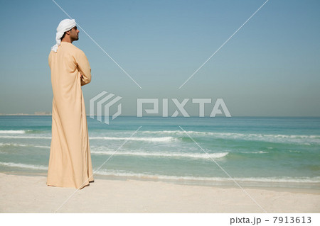 Middle Eastern man looking at sea, portrait 7913613