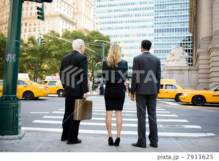 Rear view of three businesspeople at crossing on a New York City street 7913625