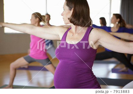 Pregnant female in exercise class 7913883