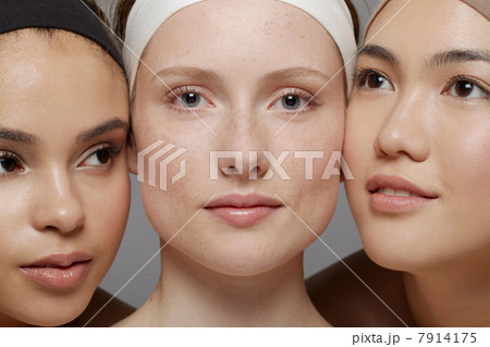 Beauty portrait of three young women Beauty portrait of three young women 7914175