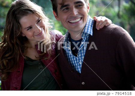 Smiling couple hugging outdoors Smiling couple hugging outdoors 7914518