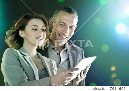 Businesspeople looking at digital tablet 7914605