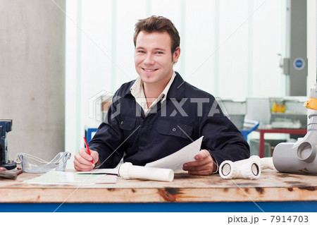 Apprentice plumber in class, portrait 7914703