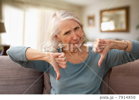 Senior woman with thumbs down 7914850