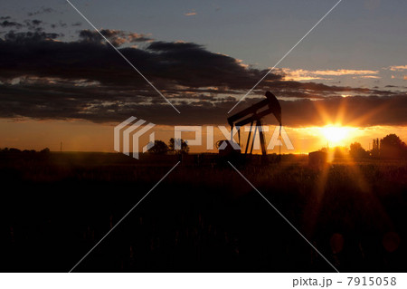 Silhouette of oil wells at sunset 7915058