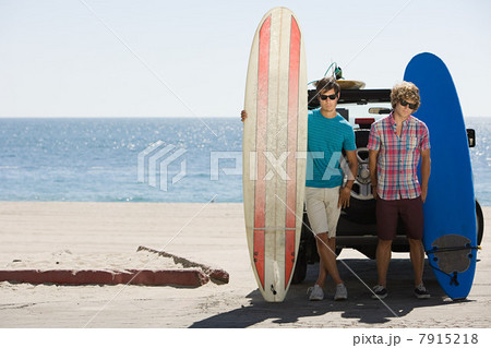 Two young men at coast with surfboards 7915218