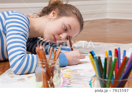Girl lying on floor drawing picture 7915597