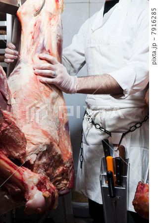 Butcher hanging beef 7916285