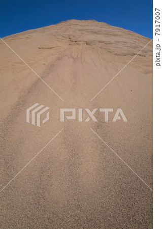 Mountain of sand 7917007