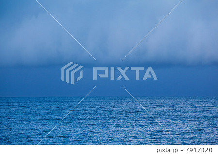 Winter storm clouds over Strait of Juan de Fuca, Port Angeles, Washington, USA 7917020