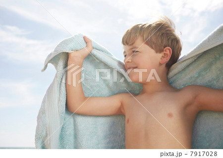 Boy outdoors with a towel 7917028