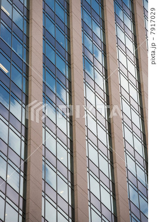 Close up of urban skyscraper 7917029