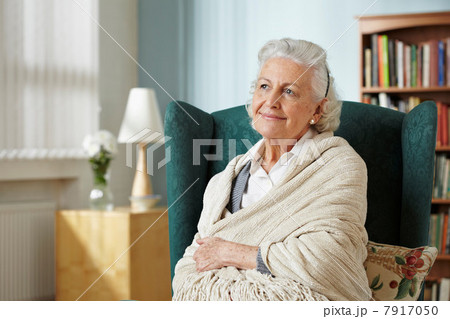 Senior woman wrapped in shawl, portrait 7917050