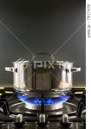 Pan on a gas hob 7917428