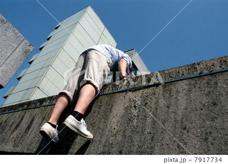 Person going over wall 7917734