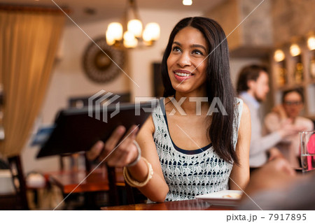 Paying the bill 7917895