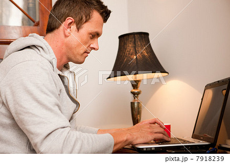 Man using a laptop at home 7918239