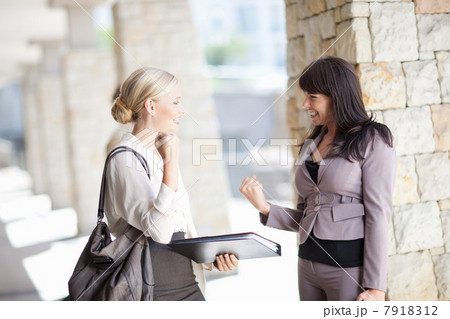 Businesswomen cheering in walkway 7918312