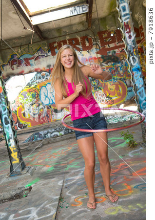 Teenage girl hula hooping 7918636