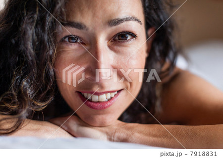 Close up of woman's smiling face 7918831