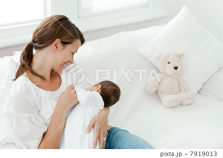 Mother with baby 7919013