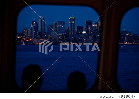 Silhouette of couple on ferry watching Seattle skyline Silhouette of couple on ferry watching Seattle skyline 7919047