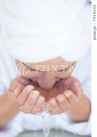 Young woman washing face 7919143