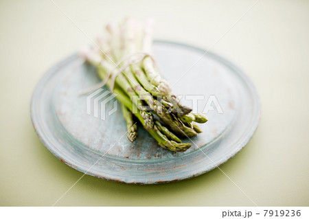 Fresh asparagus tied with string Fresh asparagus tied with string 7919236