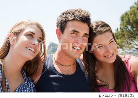 Three young friends looking away Three young friends looking away 7919305